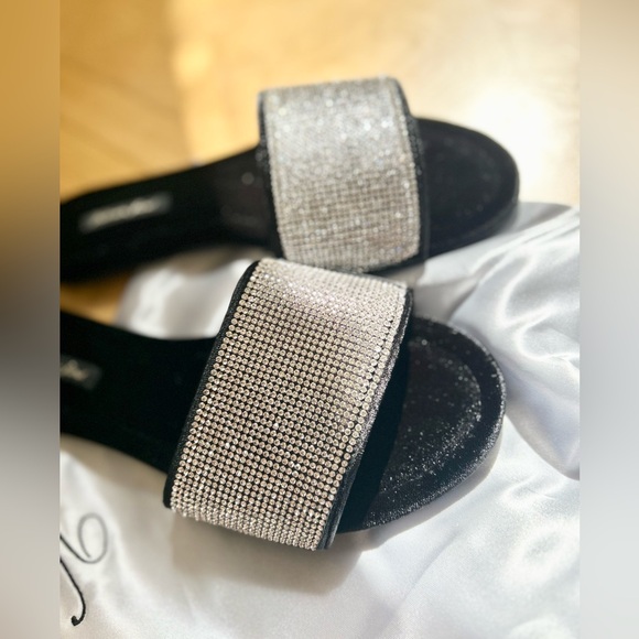 NWT Victoria’s Secret Rhinestone Black Velvet Slippers Slides Size 6 - 7 - Picture 5 of 5